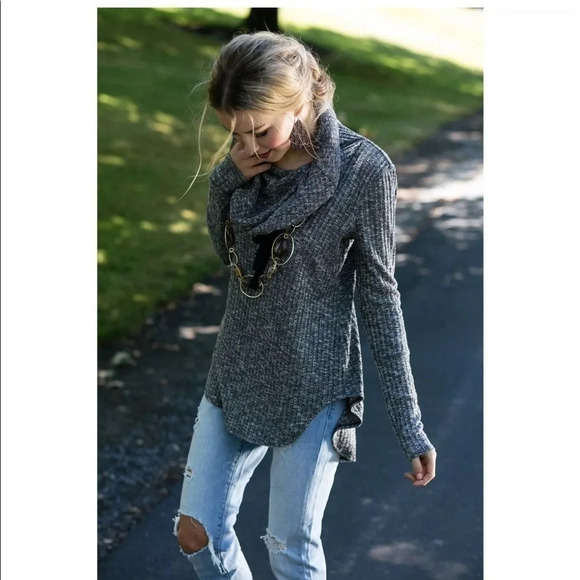 {evy’s tree} The Emily Cowl Neck, size Medium EEUC - Picture 2 of 8